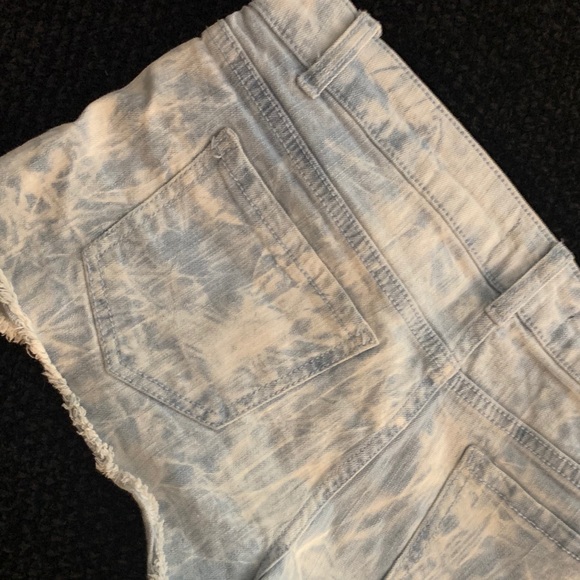 Light Blue Acid Wash Denim Shorts - Picture 8 of 9